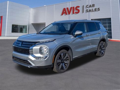 Used 2025 Mitsubishi Outlander SE image 1