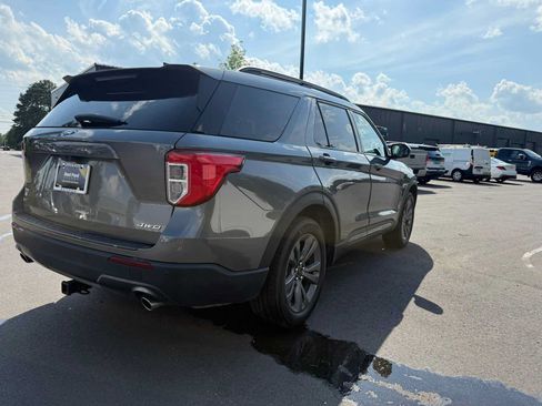 Used 2022 Ford Explorer XLT w/ Equipment Group 202A AWD/4WD image 6