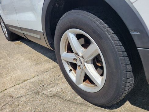 Used 2018 Ford Explorer XLT w/ Equipment Group 201A FWD image 8
