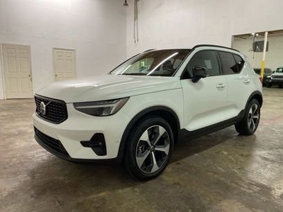 Used 2025 Volvo XC40 B5 Plus