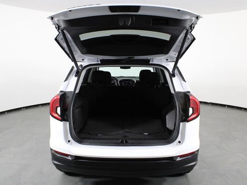 Used 2023 GMC Terrain SLE w/ Driver Convenience Package image 16