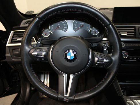 Used 2017 BMW M4 Convertible image 29