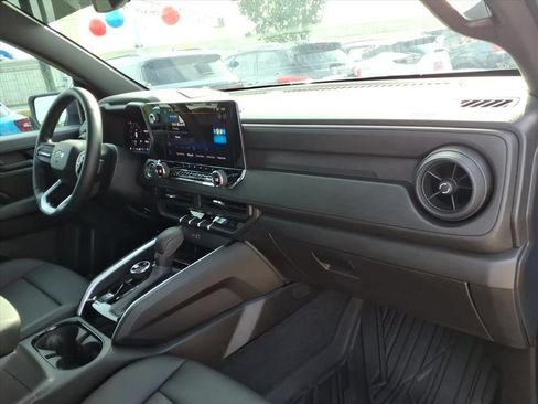 Used 2025 Chevrolet Colorado Trail Boss AWD/4WD image 16