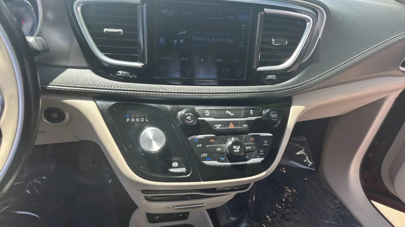 Used 2017 Chrysler Pacifica Limited FWD image 15