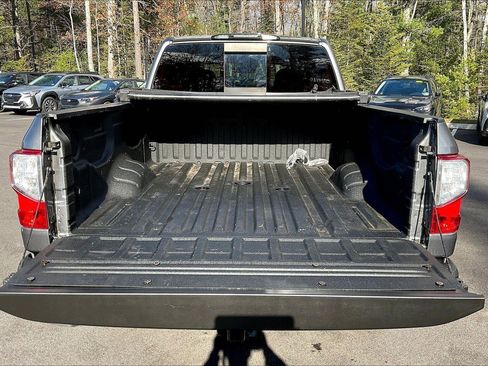 Used 2019 Nissan Titan SV w/ SV Convenience Package image 29