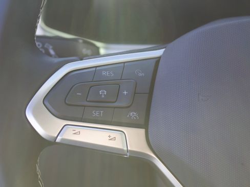 New 2025 Volkswagen Taos SE image 16