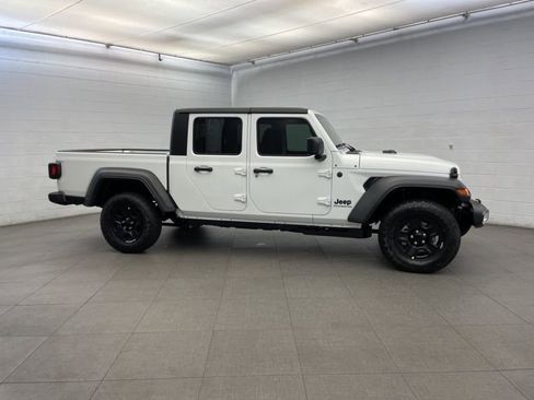 New 2026 Jeep Gladiator Sport image 2