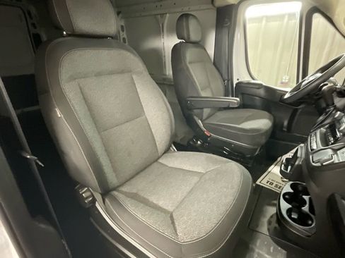 Used 2024 RAM ProMaster 2500 w/ Convenience Group image 11
