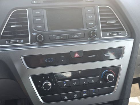 Used 2015 Hyundai Sonata SE w/ Option Group 09 FWD image 19