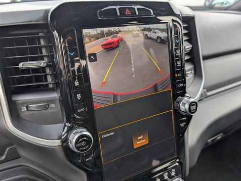 Used 2024 RAM 2500 Big Horn w/ Sport Appearance Package image 11