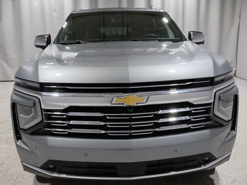 Used 2025 Chevrolet Suburban Premier image 7