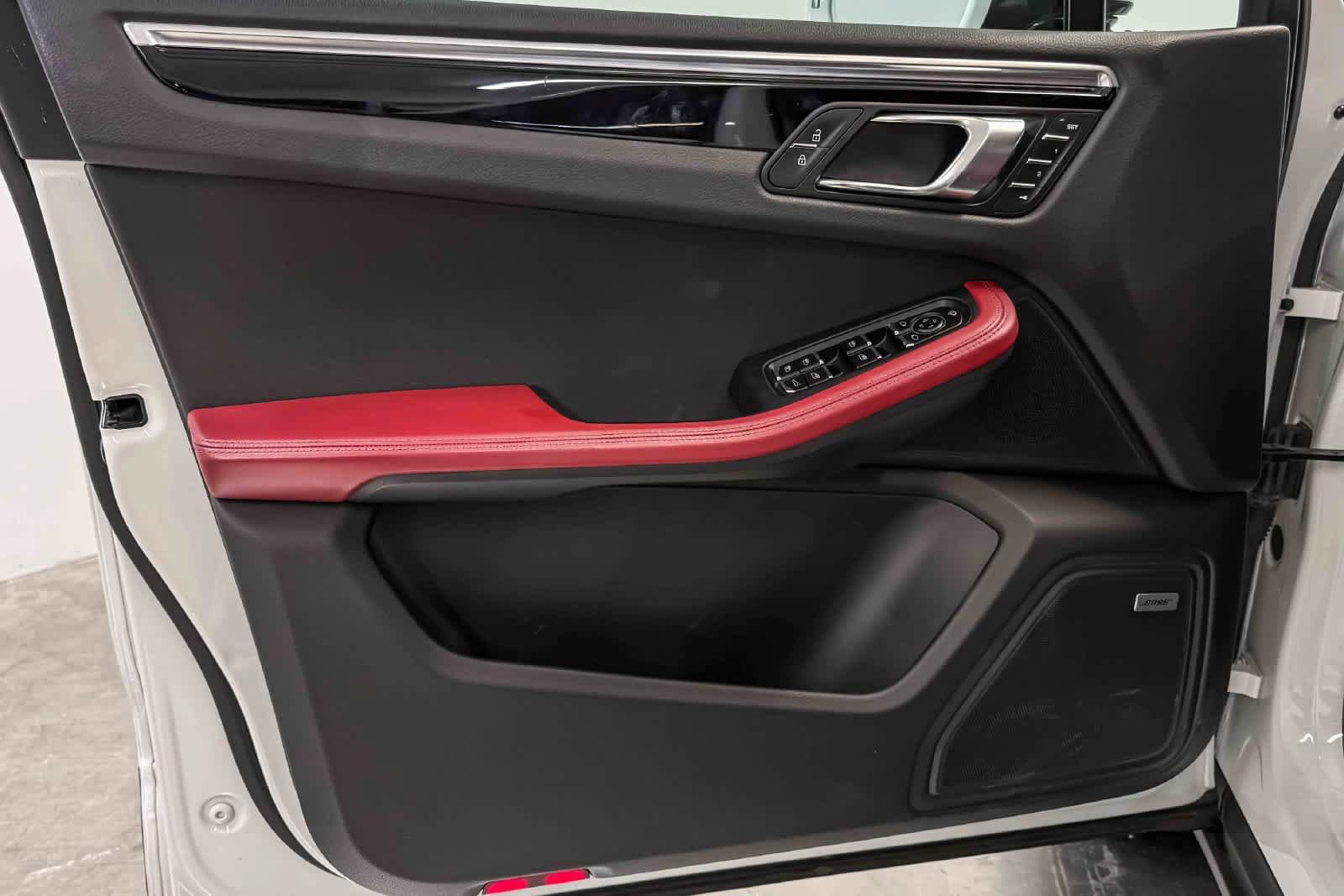 Certified 2023 Porsche Macan AWD/4WD image 27