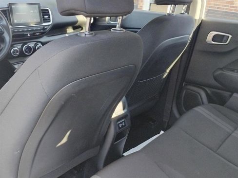 Used 2025 Hyundai Venue SEL FWD image 13