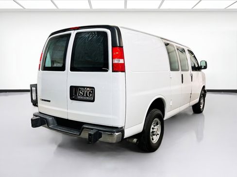Used 2024 Chevrolet Express 2500 w/ Driver Convenience Package image 4