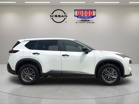 Used 2023 Nissan Rogue S AWD/4WD image 2