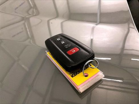 Used 2019 Toyota RAV4 XLE w/ Convenience Package AWD/4WD image 10