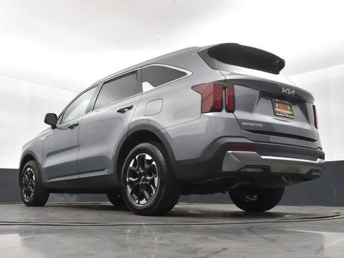 Used 2024 Kia Sorento S AWD/4WD image 12