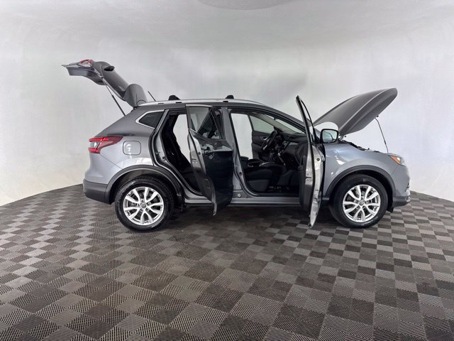 Used 2020 Nissan Rogue Sport SV AWD/4WD image 16
