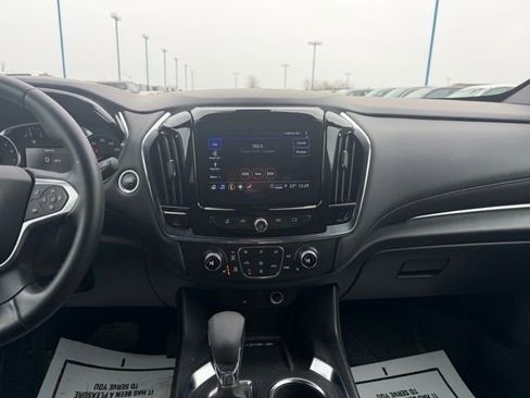 Used 2023 Chevrolet Traverse LT image 17