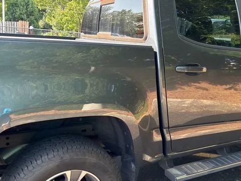 Used 2017 Chevrolet Colorado Z71 AWD/4WD image 9