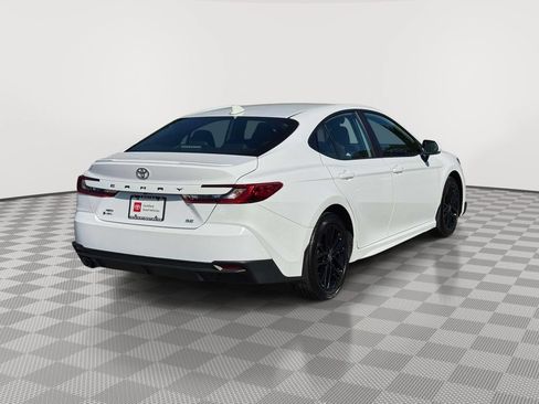 Used 2025 Toyota Camry SE AWD/4WD image 7