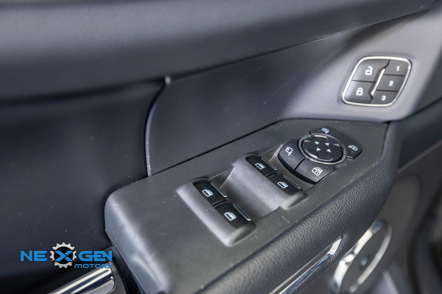 Used 2024 Ford Expedition Limited AWD/4WD image 13