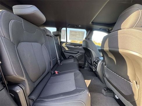 New 2025 Jeep Grand Cherokee Laredo X w/ Luxury Tech Group I image 16