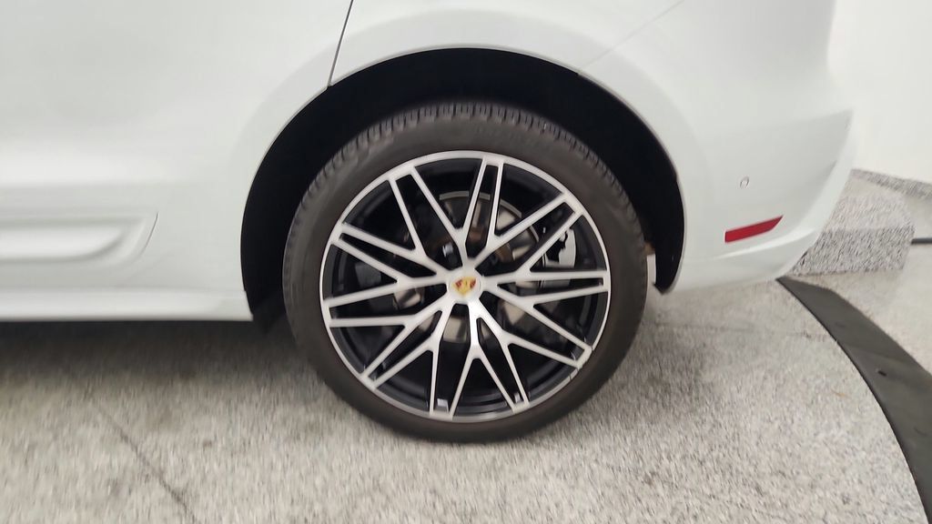 Used 2022 Porsche Macan AWD/4WD image 19