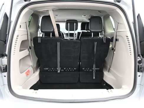 Used 2023 Chrysler Pacifica Touring-L FWD image 25