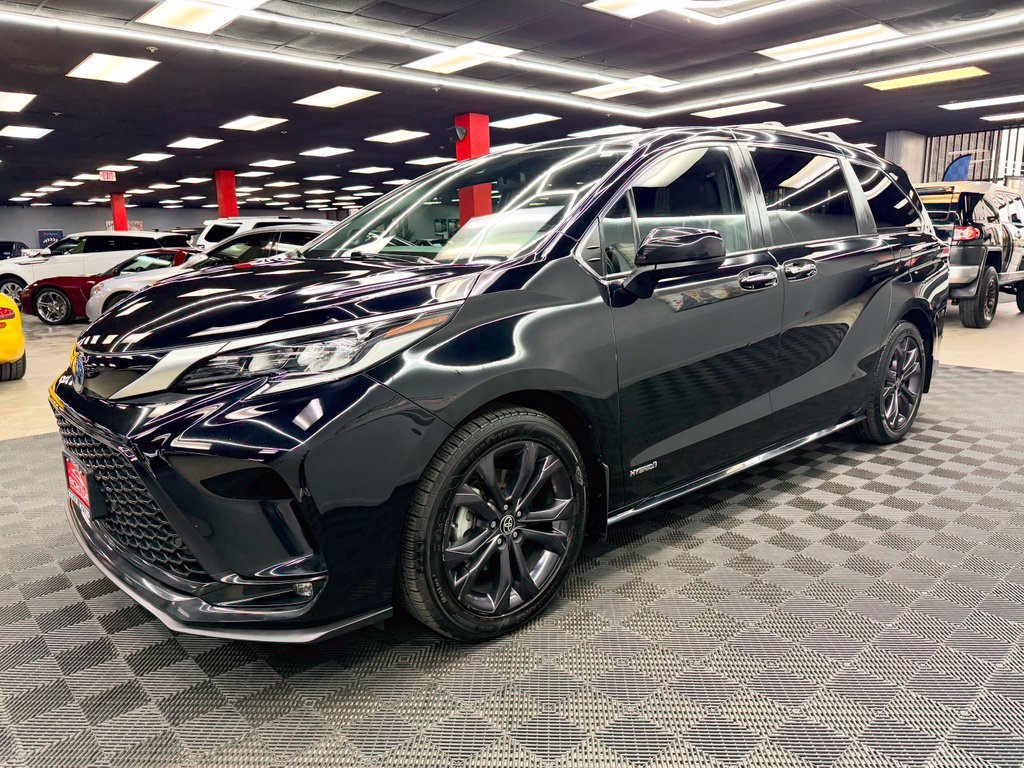 Used 2021 Toyota Sienna XSE w/ XSE Plus Package FWD image 8