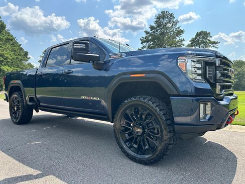 Used 2022 GMC Sierra 2500 AT4 w/ AT4 Premium Plus Package AWD/4WD image 3