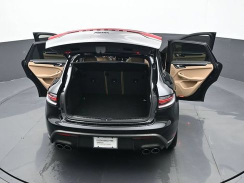 Certified 2025 Porsche Macan AWD/4WD image 28