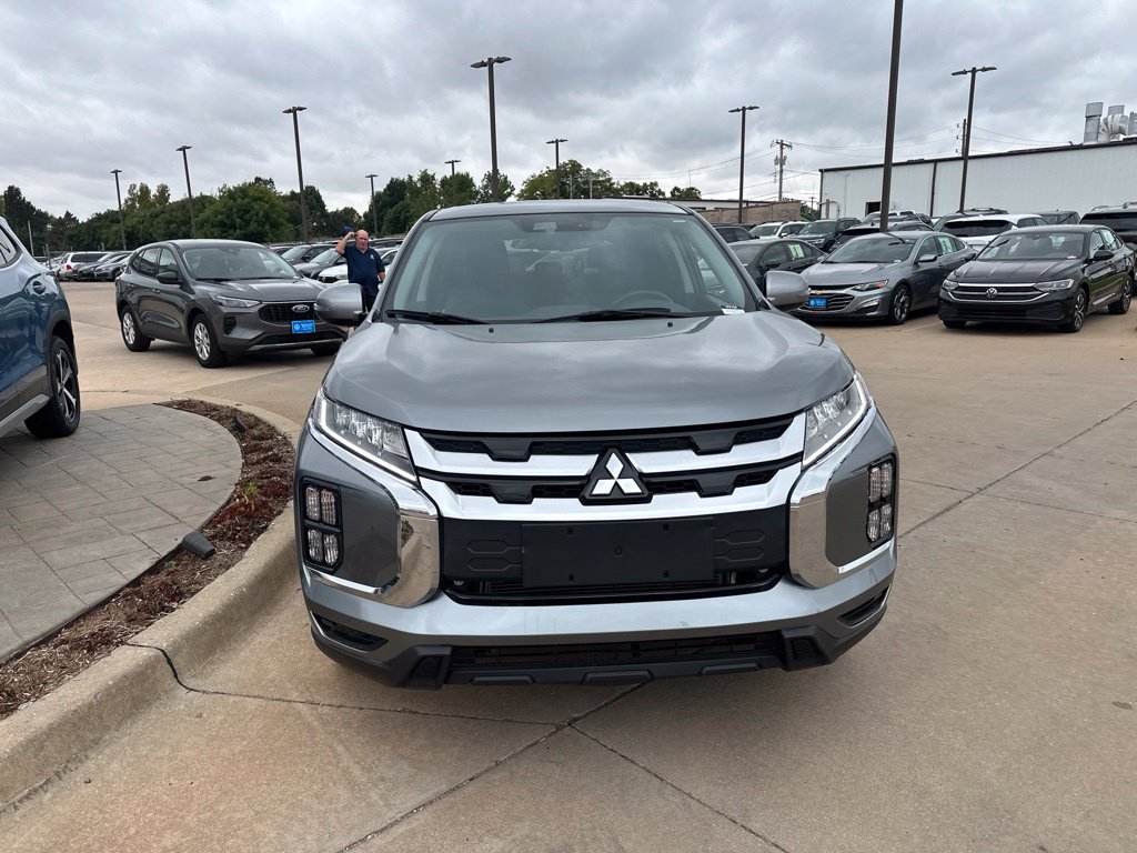 Used 2025 Mitsubishi Outlander Sport SE AWD/4WD image 2