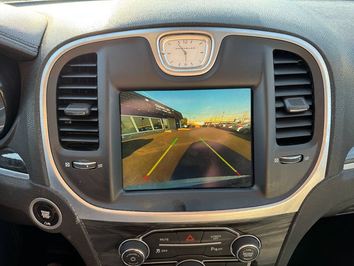 Used 2022 Chrysler 300 Touring L AWD/4WD image 19