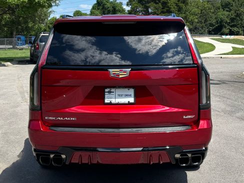 Used 2023 Cadillac Escalade ESV V AWD/4WD image 5