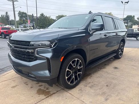 Used 2021 Chevrolet Suburban RST w/ Luxury Package image 6