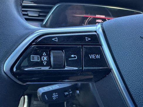 Used 2022 Audi e-tron Premium Plus w/ Premium Plus Package image 16