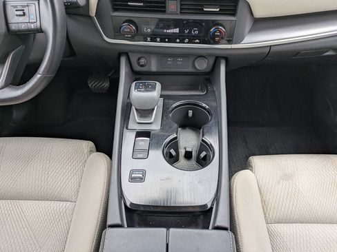 Certified 2025 Nissan Rogue SV FWD image 20