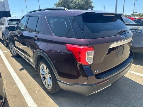 Used 2023 Ford Explorer XLT w/ Equipment Group 202A RWD image 4