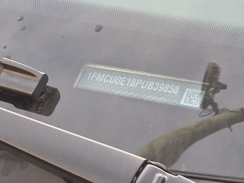 Used 2023 Ford Escape SE image 12