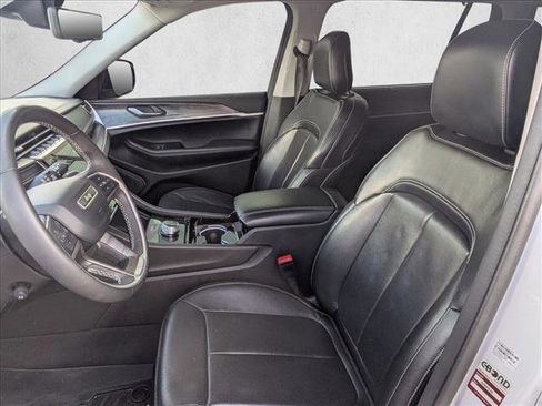 Used 2023 Jeep Grand Cherokee L Limited w/ Luxury Tech Group II RWD image 10