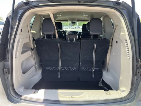 Used 2023 Chrysler Pacifica Touring-L FWD image 18