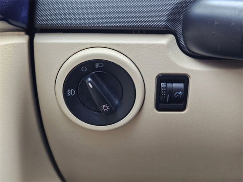 Used 2007 Volkswagen Beetle Convertible w/ Package 2 image 20