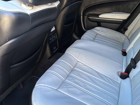 Used 2018 Chrysler 300 S image 25