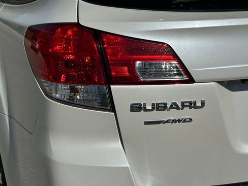 Used 2013 Subaru Outback 2.5i Limited AWD/4WD image 12