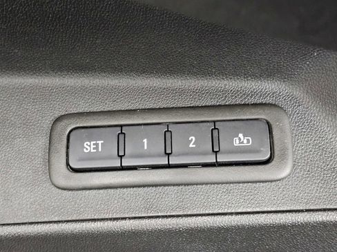 Used 2023 Chevrolet Equinox Premier image 39