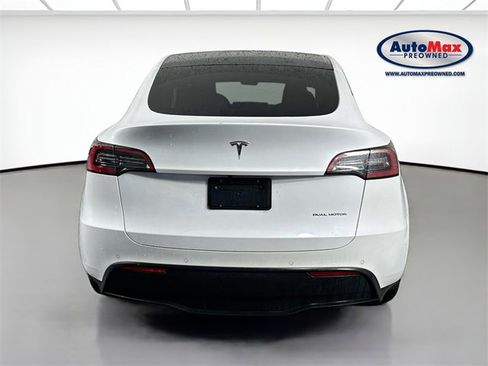 Used 2022 Tesla Model Y Long Range image 7