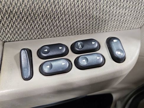 Used 2002 Ford Explorer XLT AWD/4WD image 18