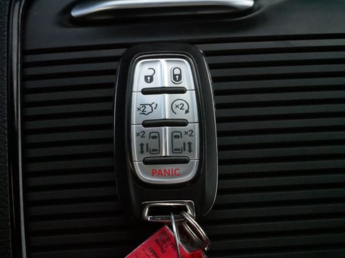 Used 2023 Chrysler Pacifica Limited w/ S Appearance Package image 31