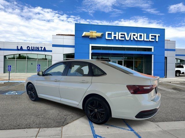 Used 2024 Volkswagen Jetta SE w/ Panoramic Sunroof Package FWD image 6
